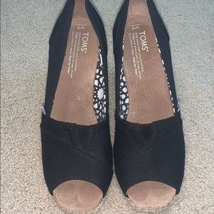 Toms wedges